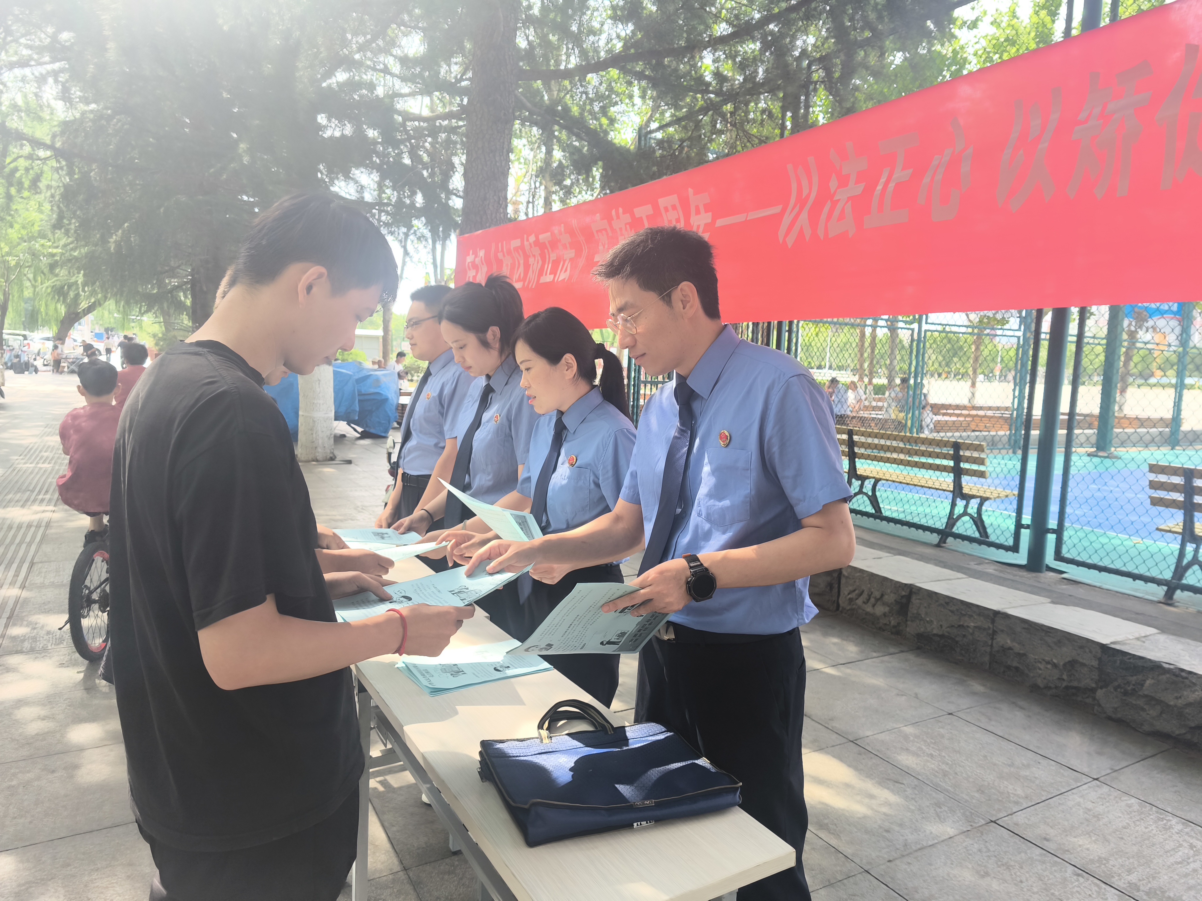 法治引领重塑人生路——义马市人民检察院开展《社区矫正法》宣传活动
